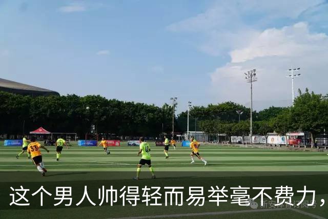 这个男人帅得轻而易举毫不费力，看一眼就心动一万遍，真的太帅了